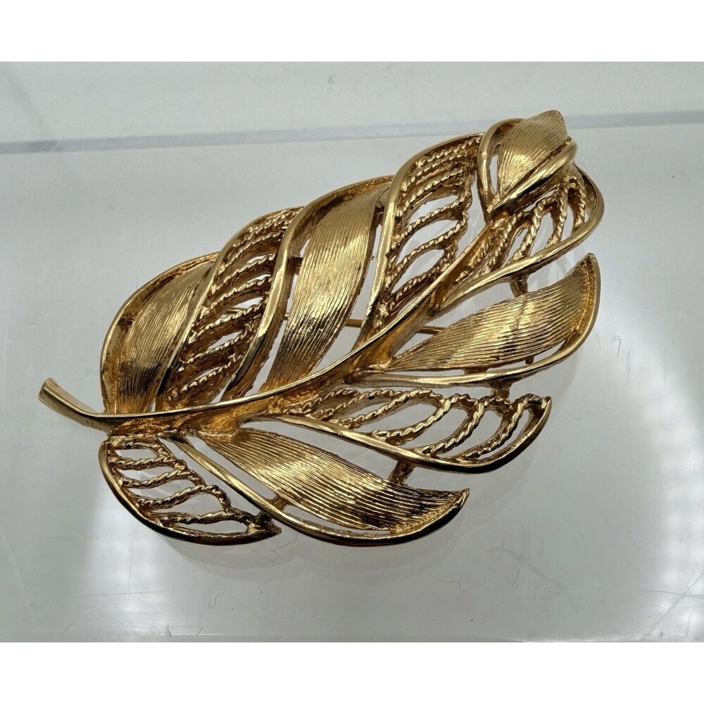 Vintage Napier Signed Gold Tone Open Work Feather Leaf Brooch Textured Pin